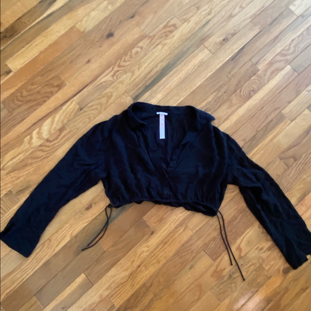 Savage by Rihanna cropped button up top